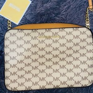 MICHAEL KORS CROSS BODY! Brand new!